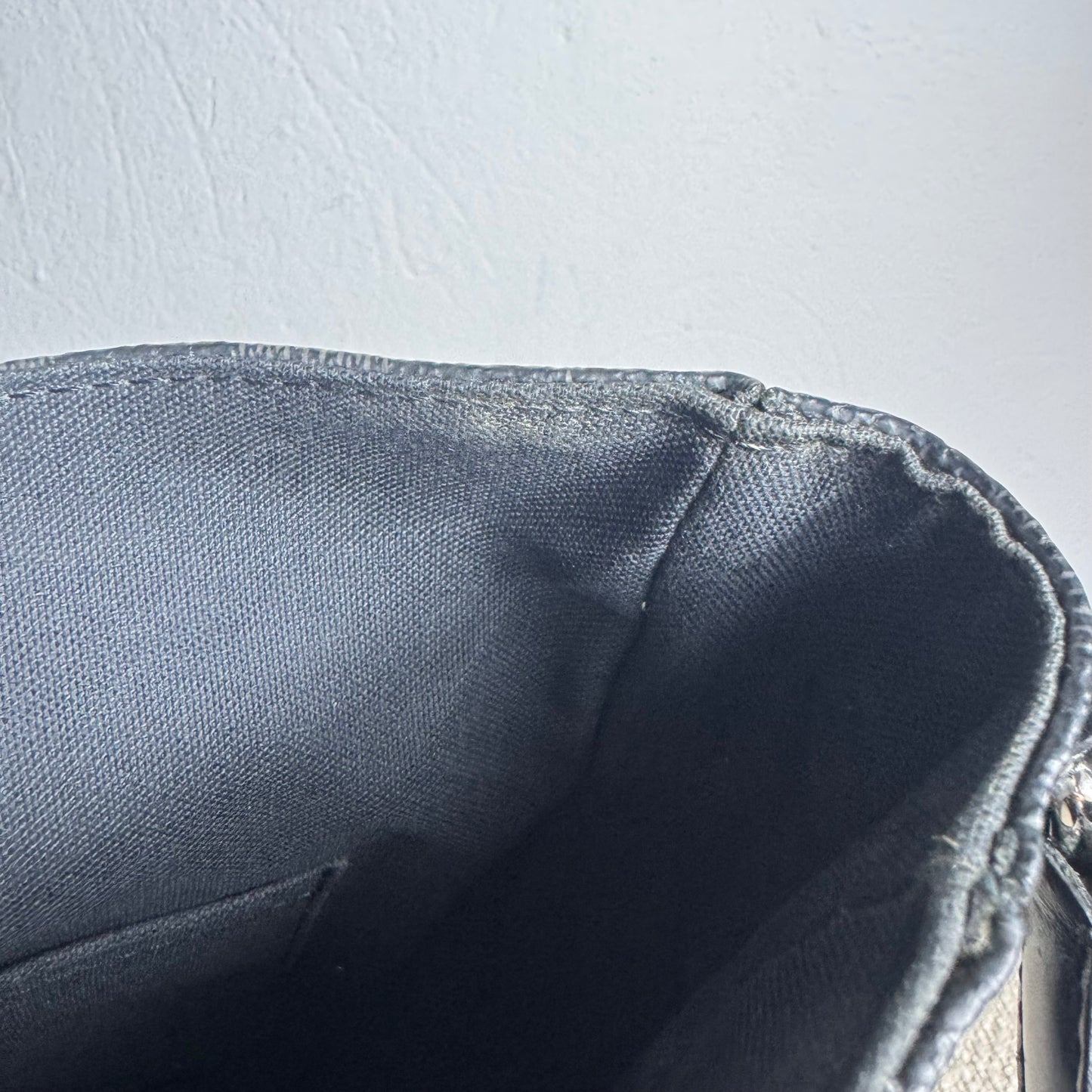 Louis Vuitton Daniel MM Messenger Bag – Damier Graphite