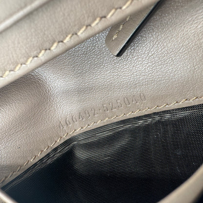 Gucci GG Marmont Kompakt-Geldbörse – Matelassé Leder Taupe