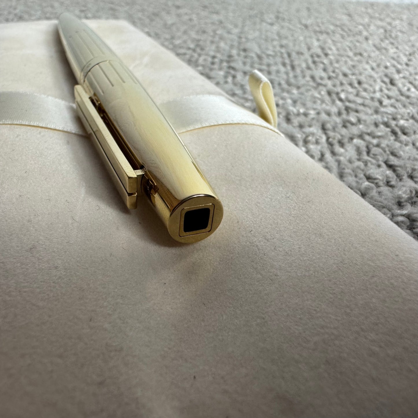 S.T. Dupont Ellipsis Gold-Finish Kugelschreiber