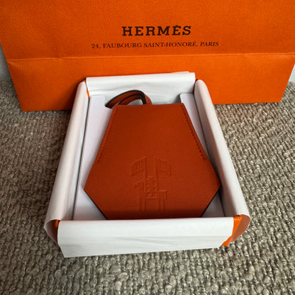 Hermès 2024 Year Gift Crochet Key Ring Bag Charm Braun
