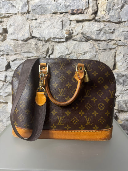 Louis Vuitton Alma Monogram mit Trageriemen