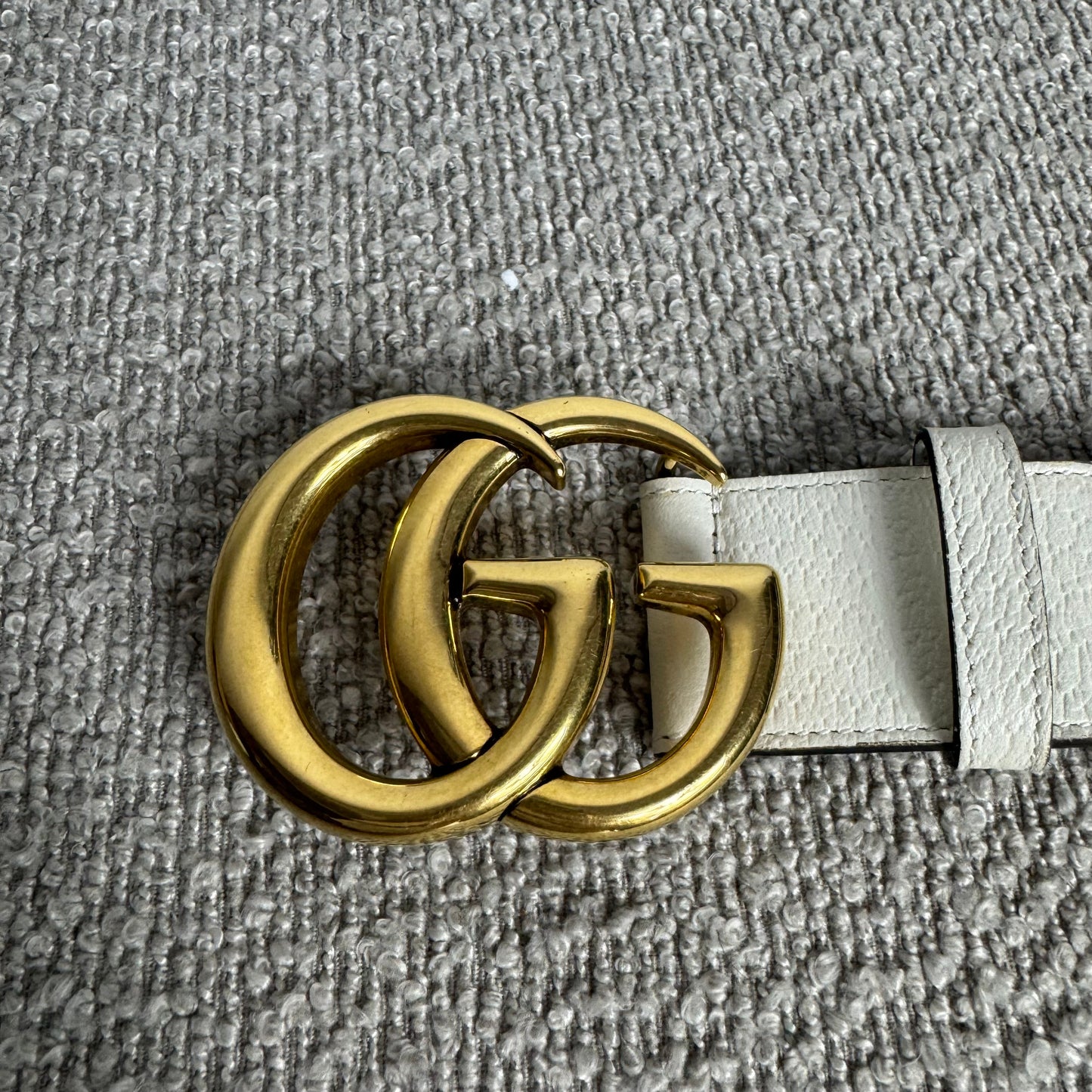 Gucci Breiter GG Marmont Gürtel mit Kirsch- & Erdbeer-Print Gr. 90