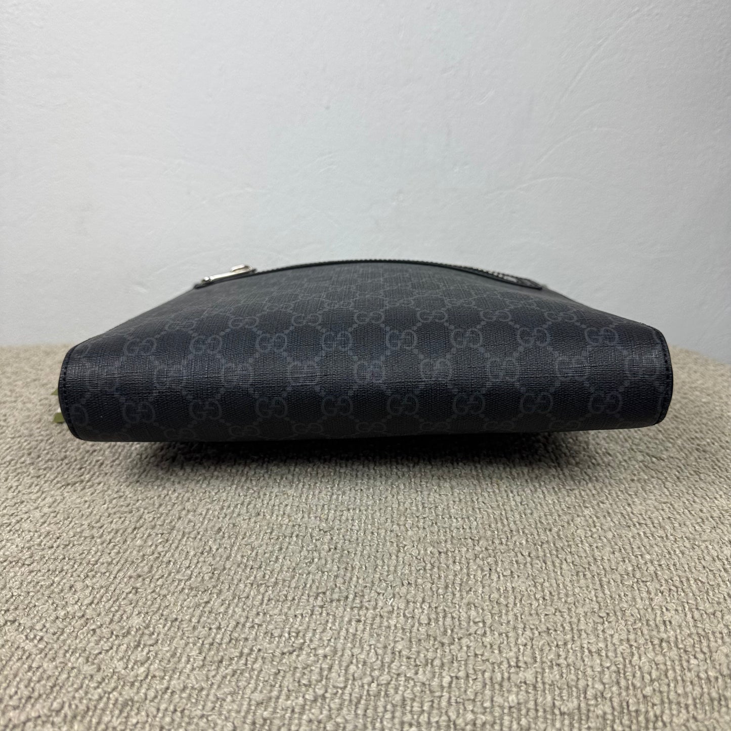 Gucci GG Supreme Messenger Tasche – Schwarz / Grau