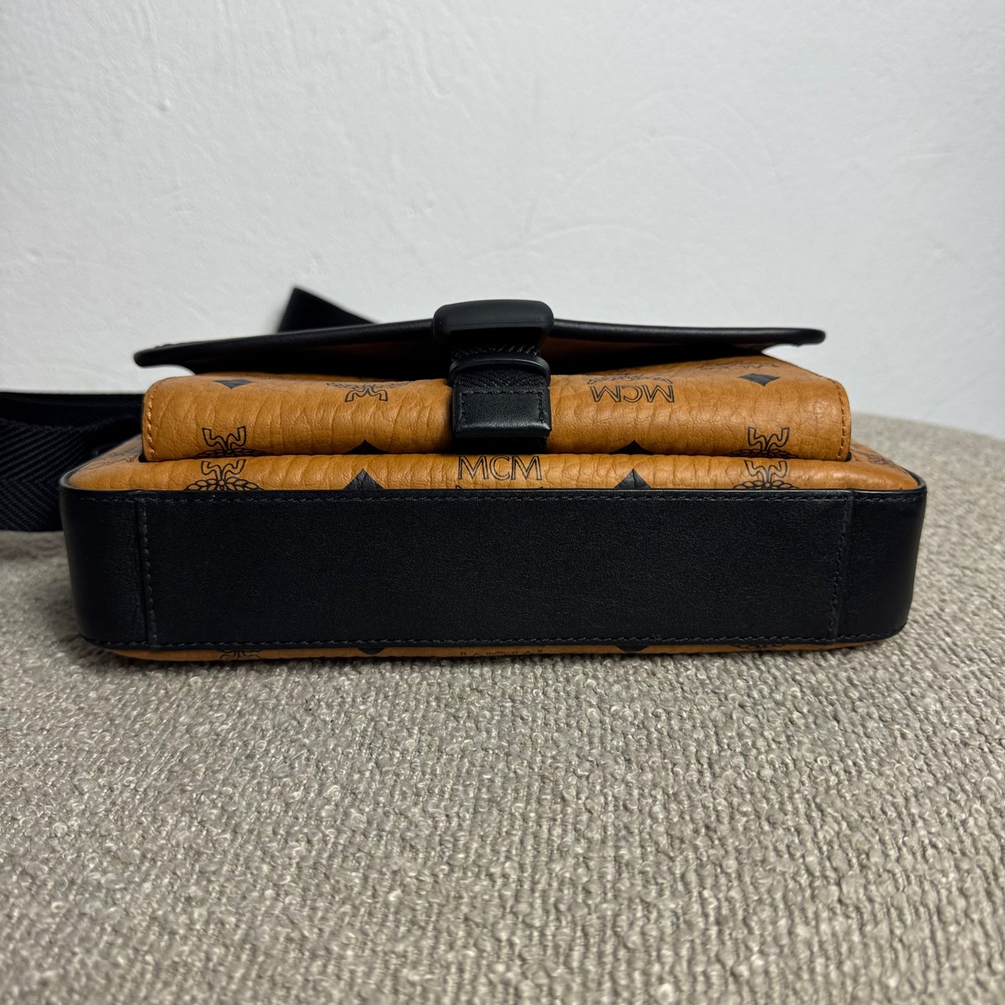 MCM Visetos Klassik Small Messenger