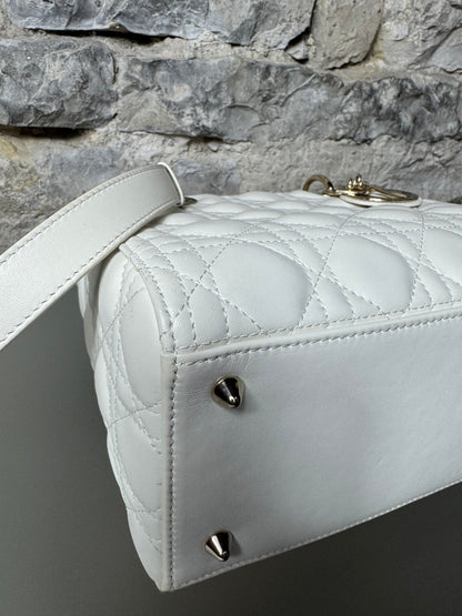 Mittelgroße Lady Dior Tasche Cannage Lammleder in Latte