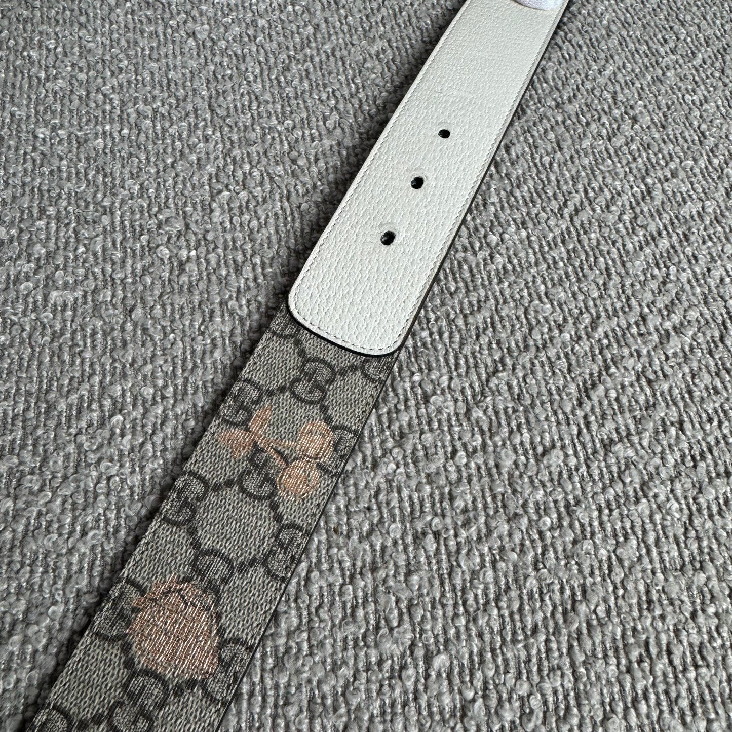 Gucci Breiter GG Marmont Gürtel mit Kirsch- & Erdbeer-Print Gr. 90