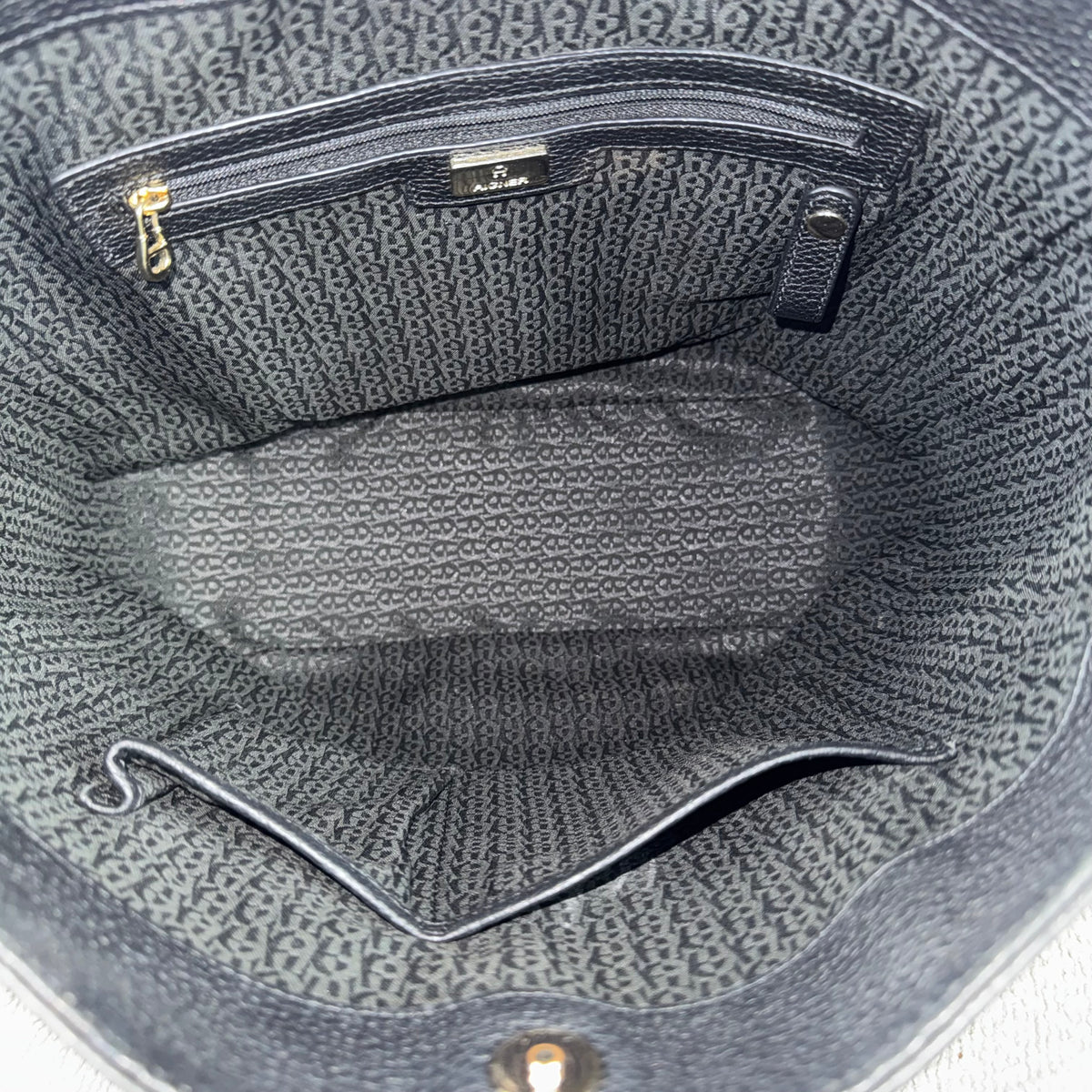Aigner Hobo Bag – Schwarzes Leder