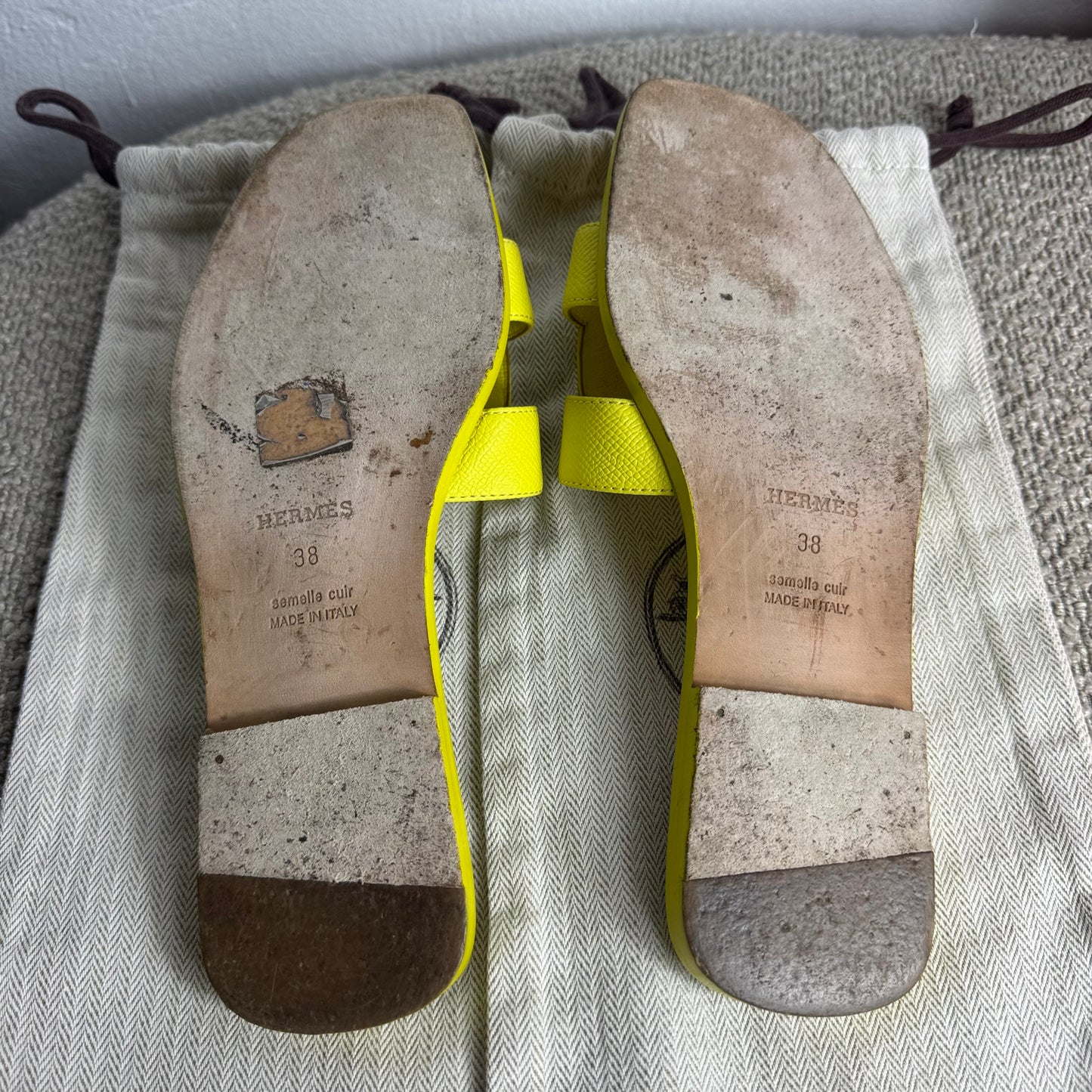 Hermès Oran Sandalen – Leuchtendes Gelb