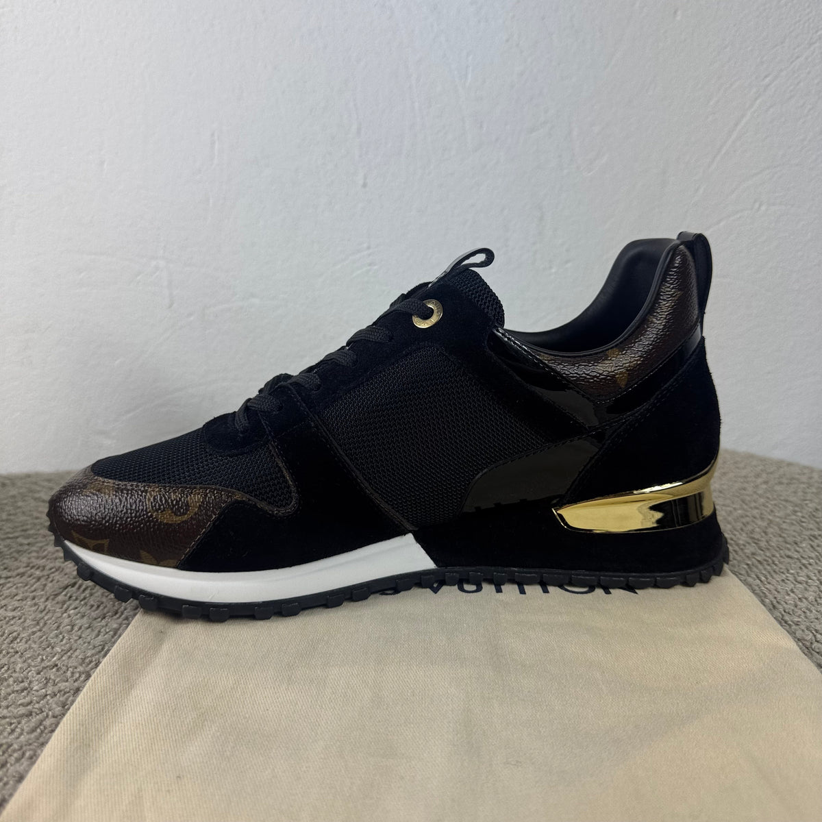 Louis Vuitton Run Away Sneaker – Größe 38,5