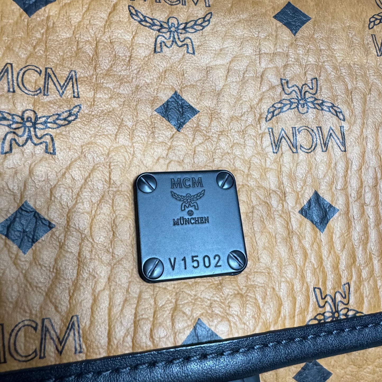 MCM Visetos Klassik Small Messenger