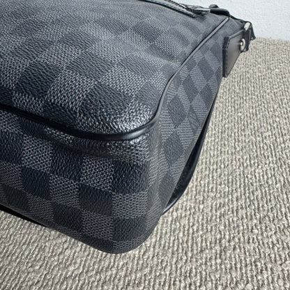 Louis Vuitton Daniel MM Messenger Bag – Damier Graphite