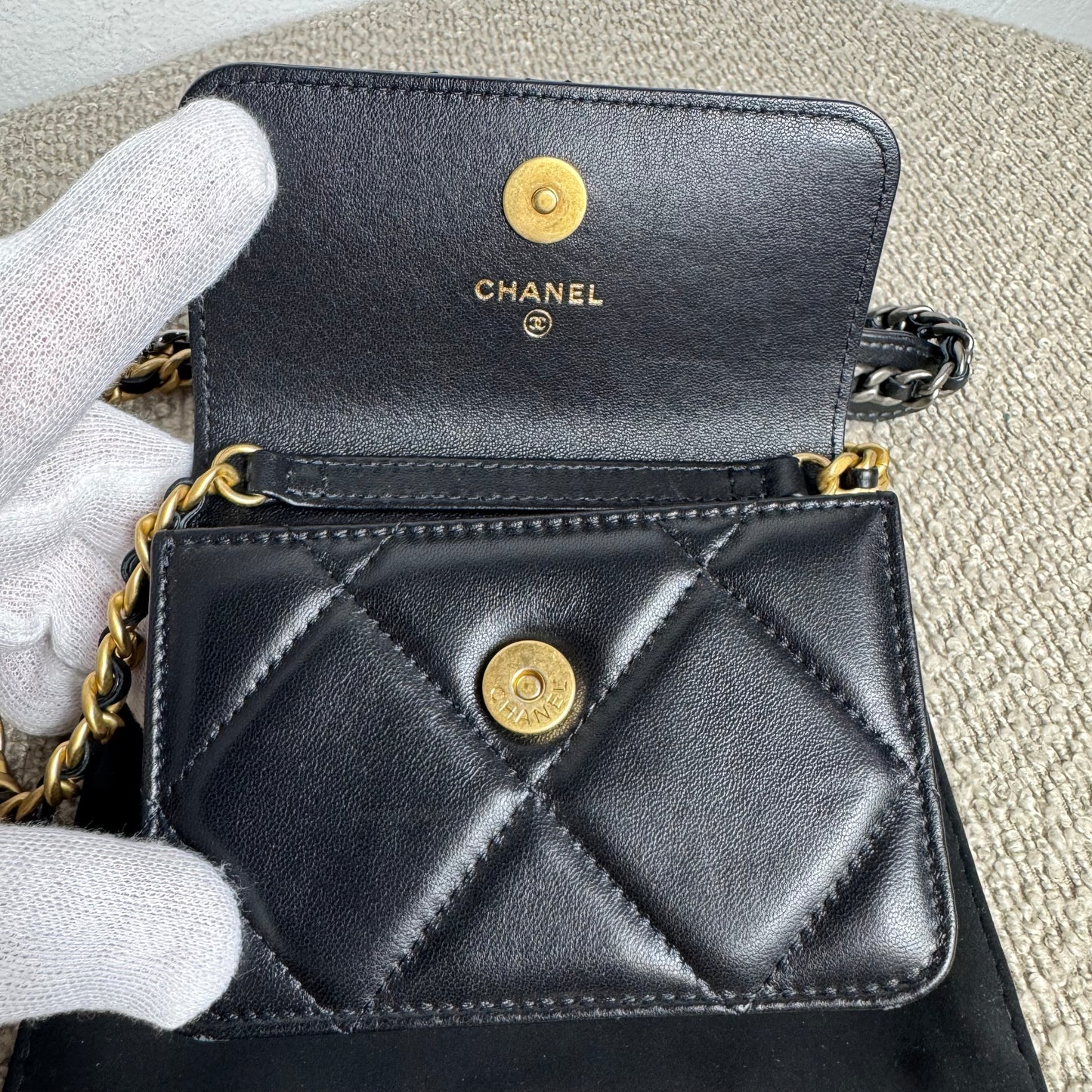 Chanel 19 Wallet on Chain