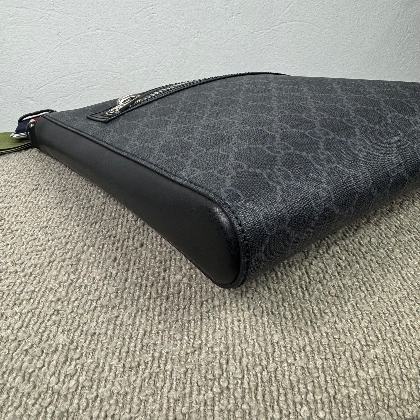 Gucci GG Supreme Messenger Tasche – Schwarz / Grau