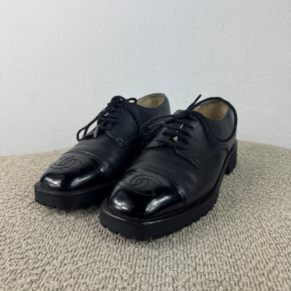 Chanel Cap-Toe Leder Schnürschuhe – Schwarz – Größe 37,5