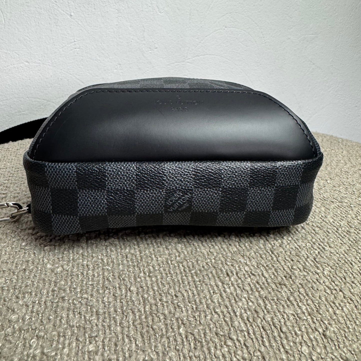 Louis Vuitton Avenue Sling Bag – Damier Graphite Giant