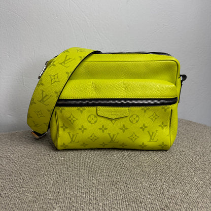 Louis Vuitton Outdoor Messenger Bag – Taïgarama Neon Gelb