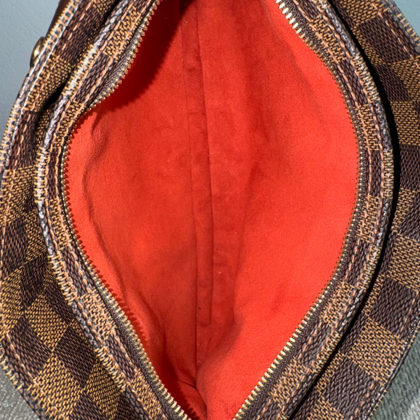 Louis Vuitton Aubagne Schultertasche – Damier Ebene