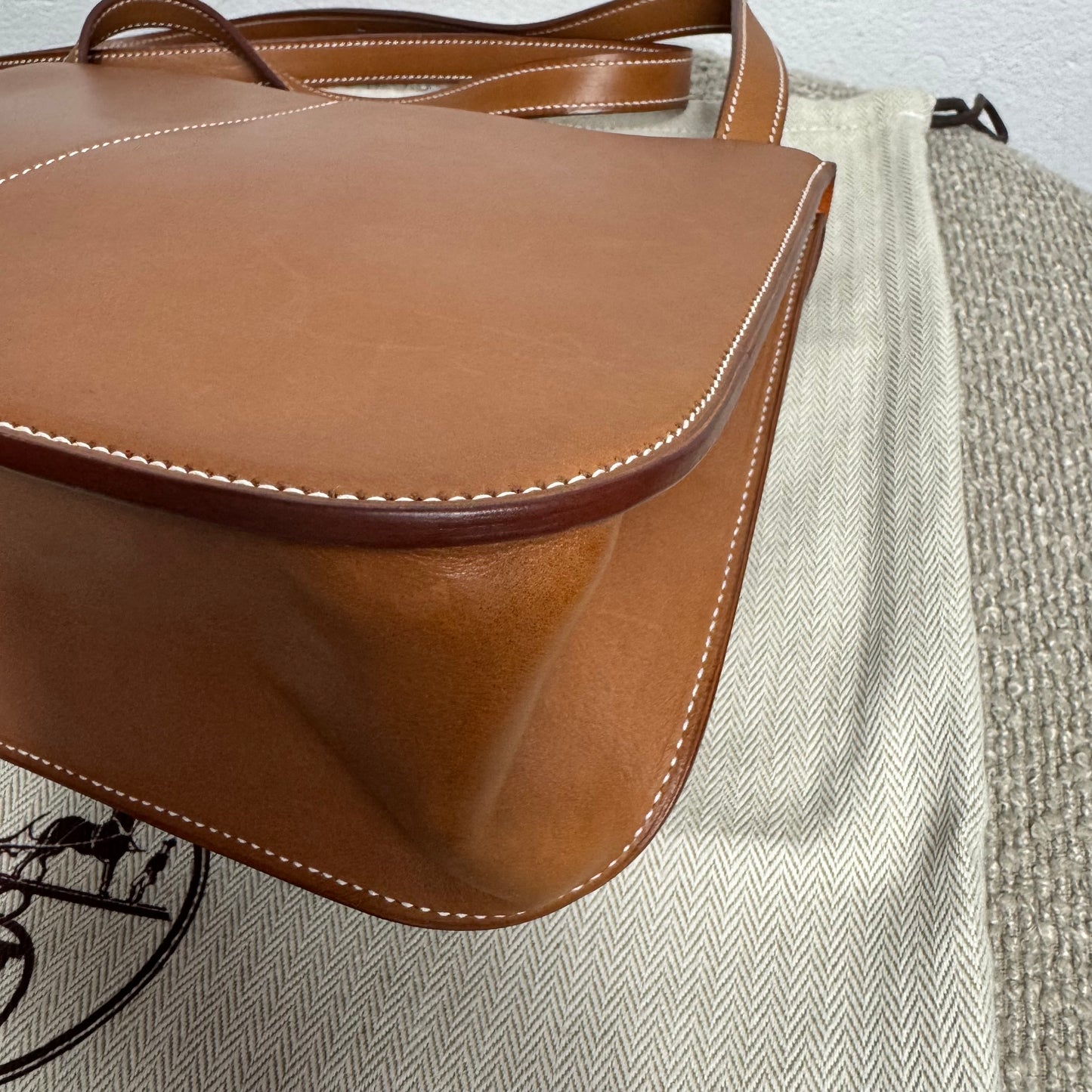Hermès Halzan 31 Gold Leder
