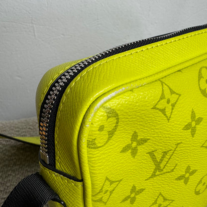 Louis Vuitton Outdoor Messenger Bag – Taïgarama Neon Gelb