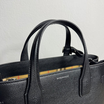 Burberry Banner Bag Grainy Calfskin Schwarz