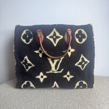 Louis Vuitton OnTheGo GM – Monogram Giant Teddy Schafsfell