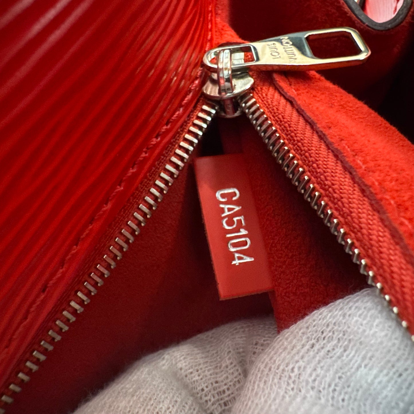 Louis Vuitton Marly BB Epi Coquelicot (M94619)
