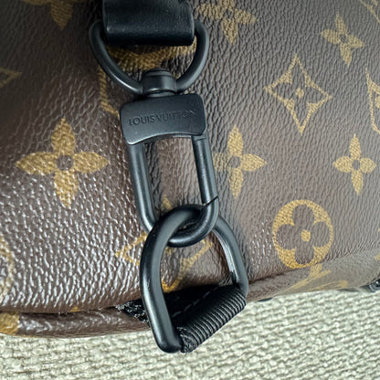 Louis Vuitton Avenue Sling Bag – Monogram