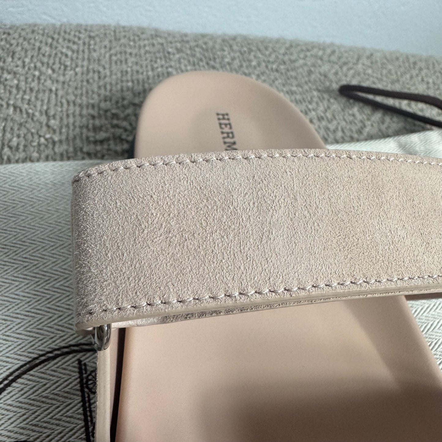 Hermès Chypre Sandalen Beige Nude Gr. 40