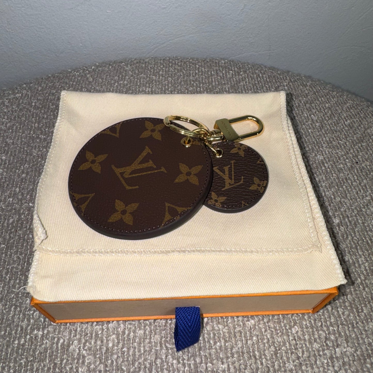 Louis Vuitton Monogram Reverse Schlüsselanhänger