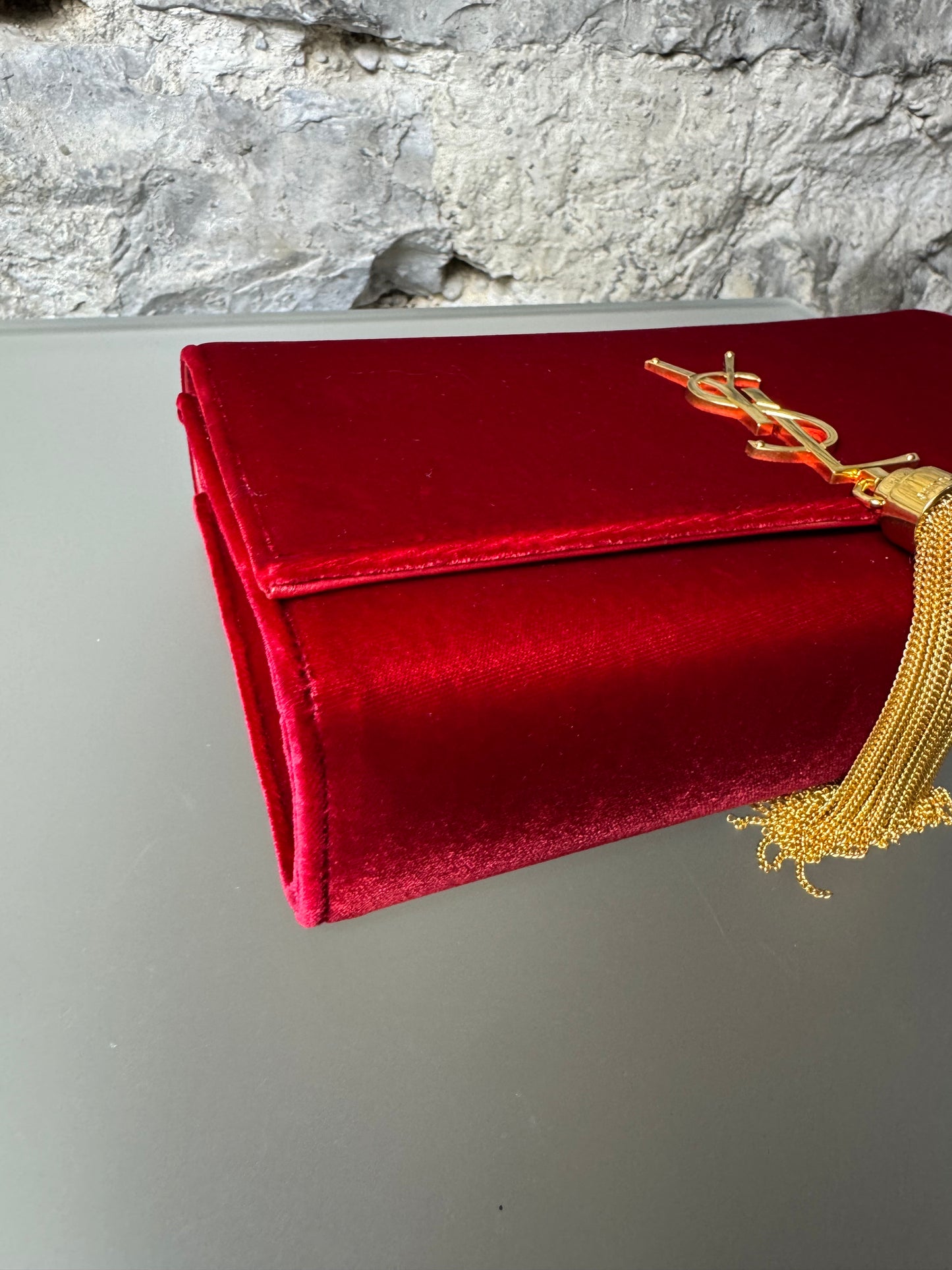 Yves Saint Laurent Kate Medium Rot Samt