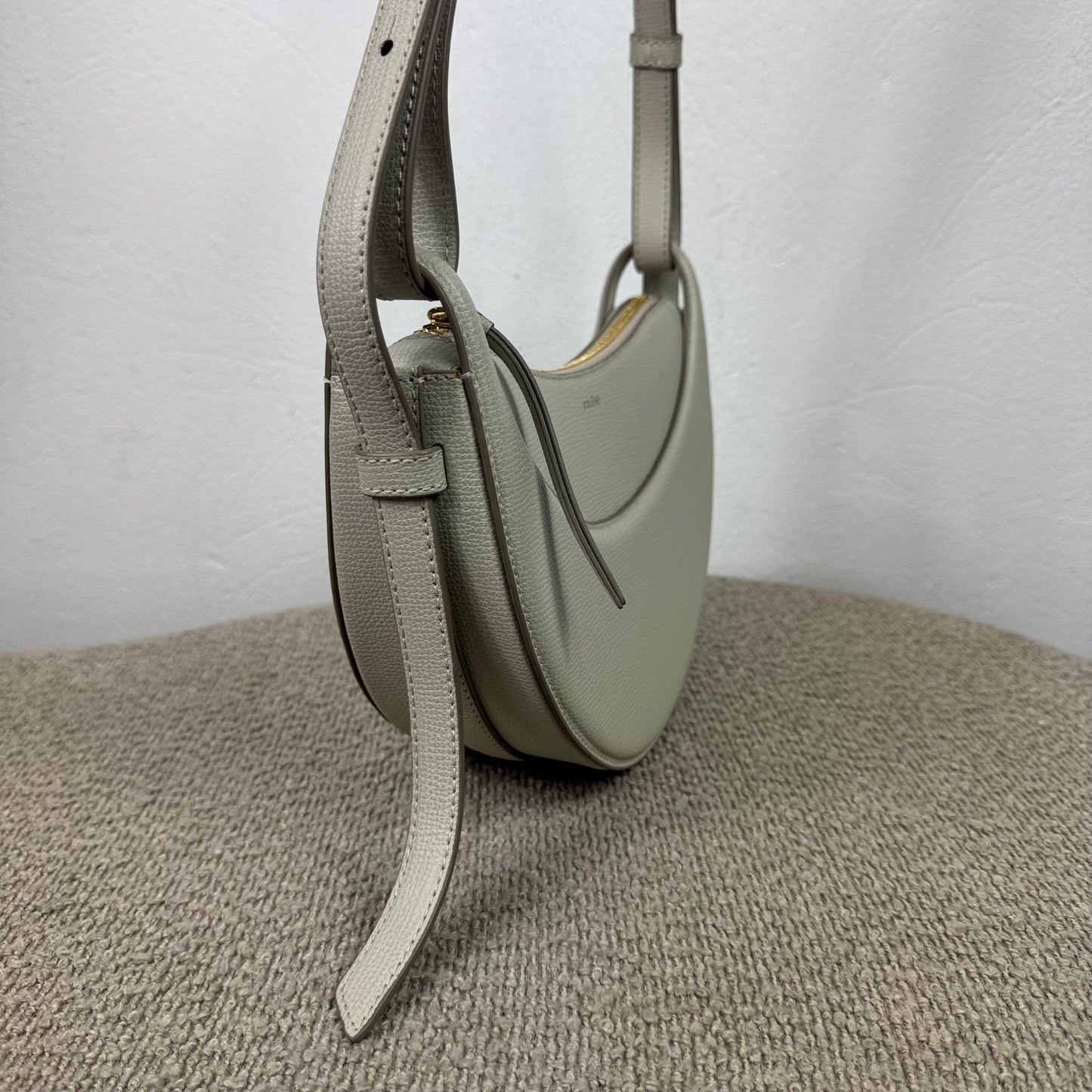 Polène Numéro Dix – Edition Taupe aus genarbtem Leder