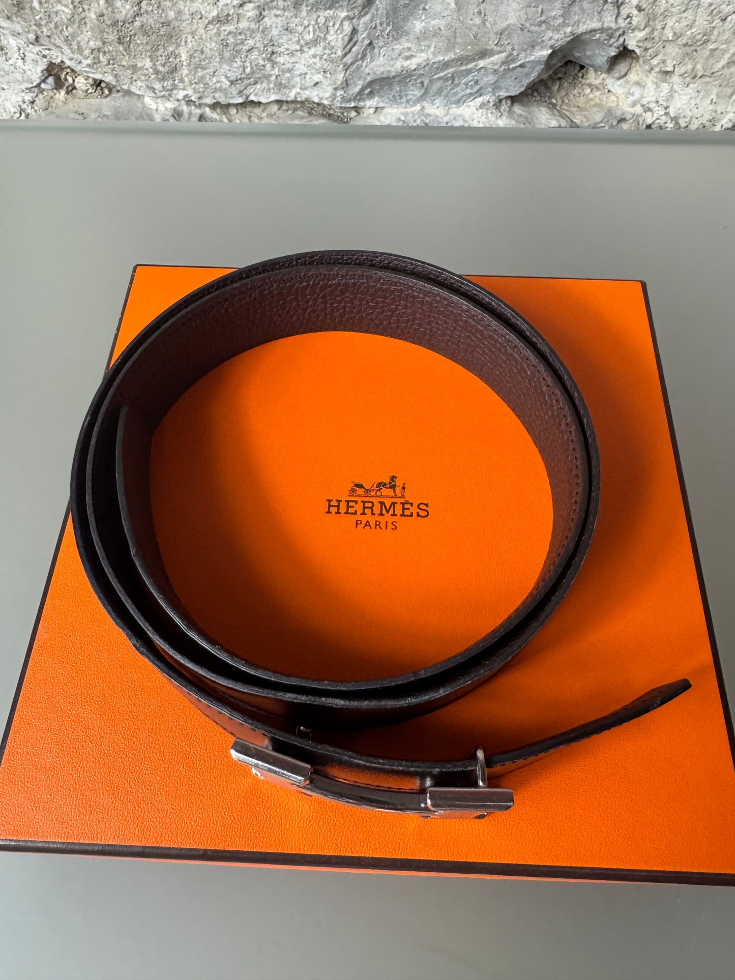 Hermès Wendegürtel – Dunkelbraun/Schwarz mit silberfarbener H-Schnalle