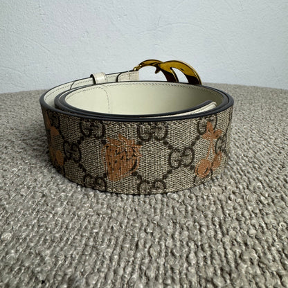 Gucci Breiter GG Marmont Gürtel mit Kirsch- & Erdbeer-Print Gr. 90