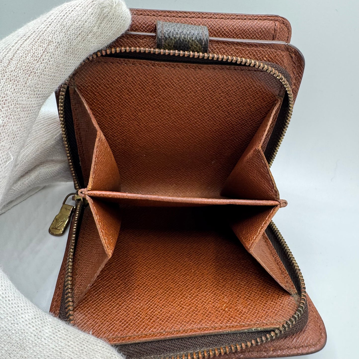 Louis Vuitton Monogram Compact Zip Rundum-Reißverschluss – Monogram Canvas
