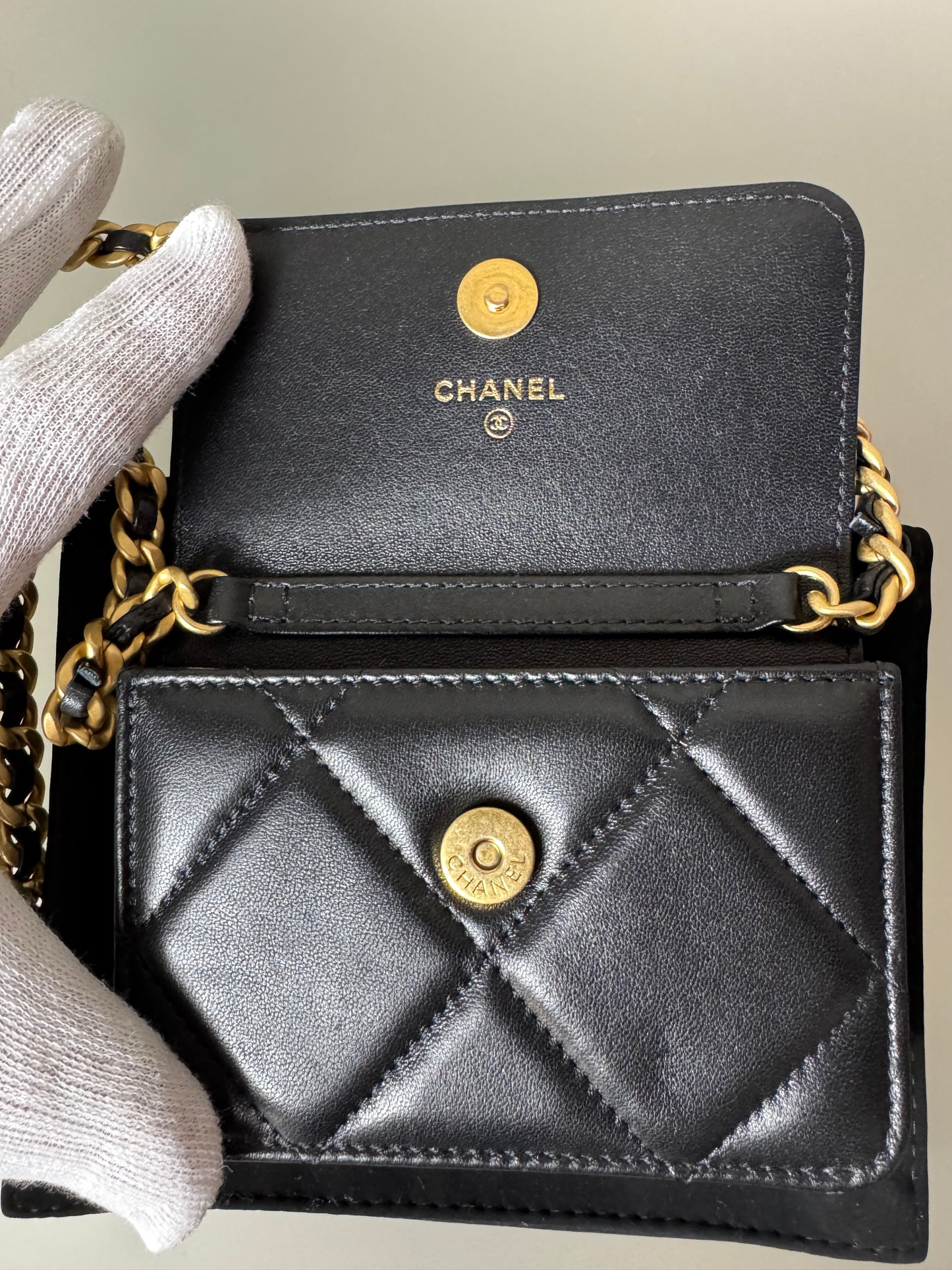 Chanel 19 Wallet on Chain