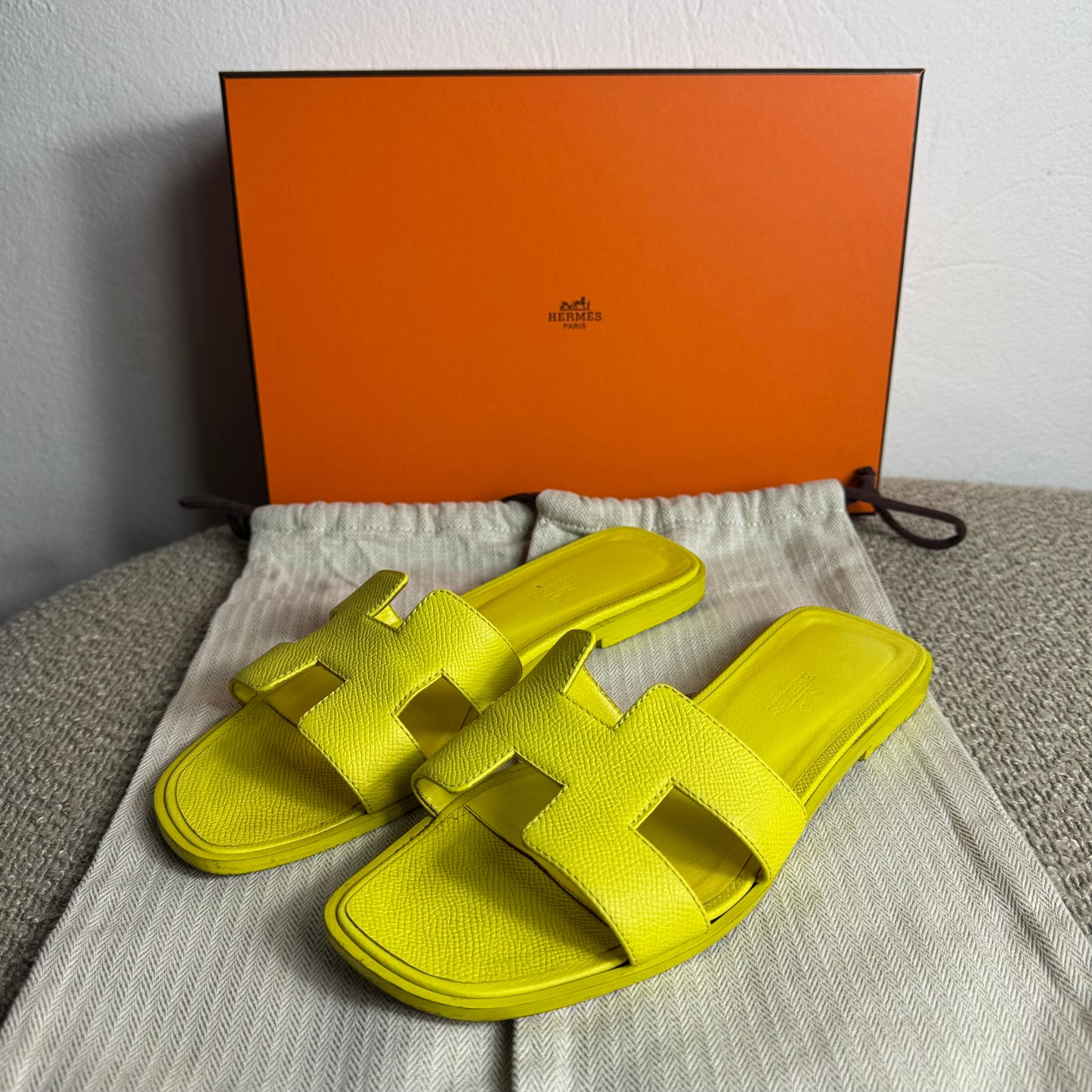 Hermès Oran Sandalen – Leuchtendes Gelb