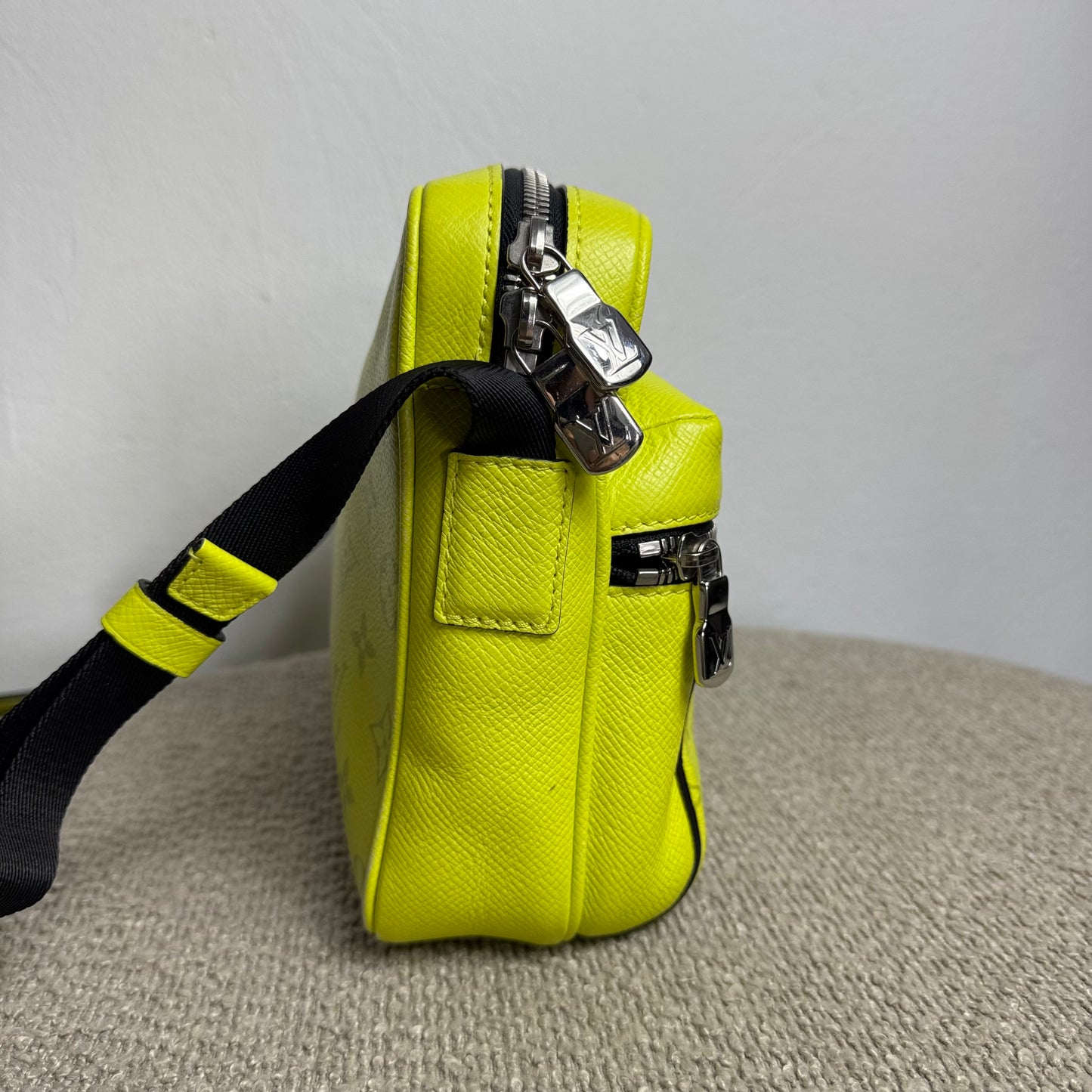 Louis Vuitton Outdoor Messenger Bag – Taïgarama Neon Gelb