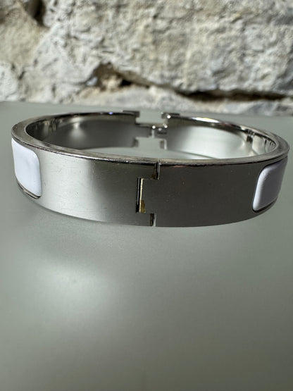 Hermès Clic H Armreif – Silber & Weiß