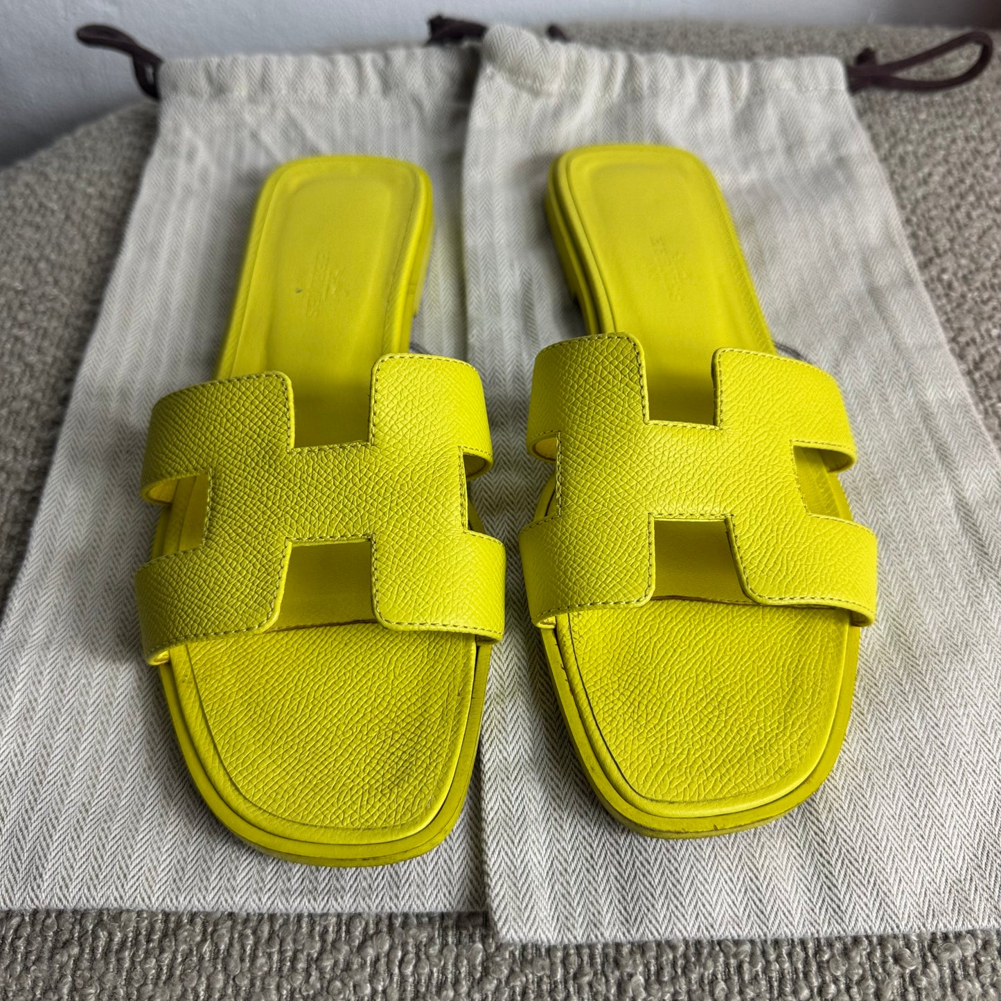 Hermès Oran Sandalen – Leuchtendes Gelb