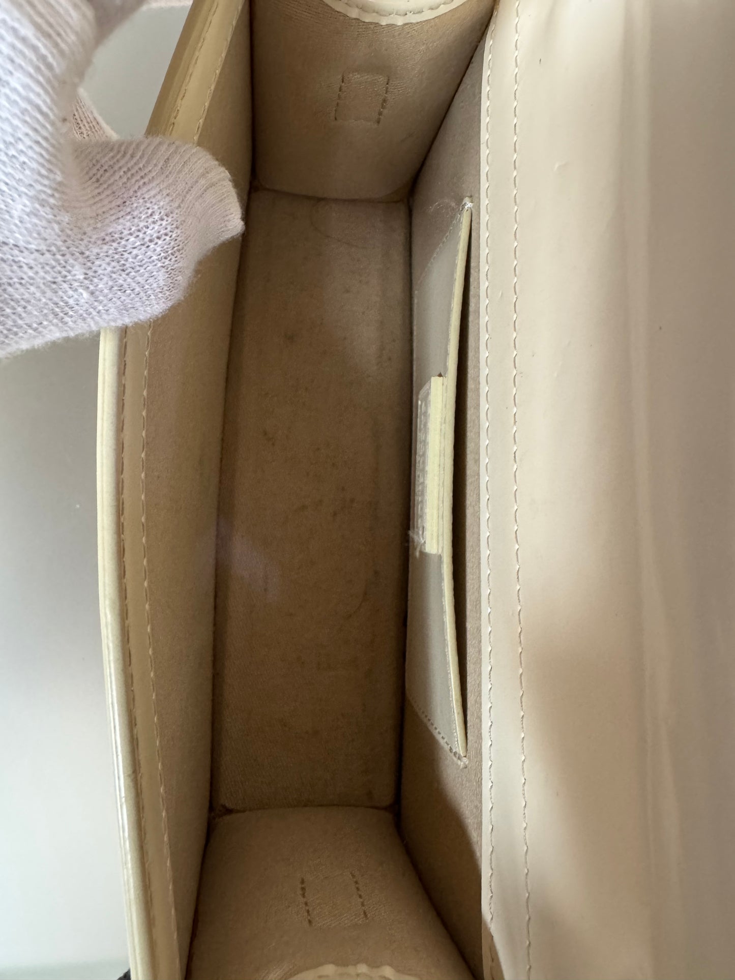 Jacquemus Le Bambino – Lackleder Weiß