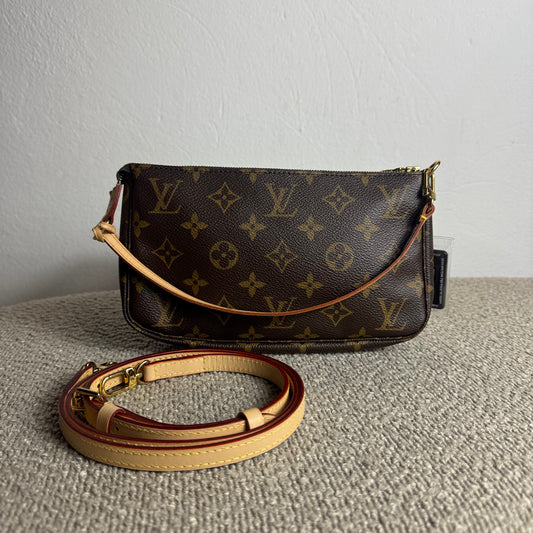 Louis Vuitton Pochette Accessoires Monogram inkl. langem Leder-Schulterriemen