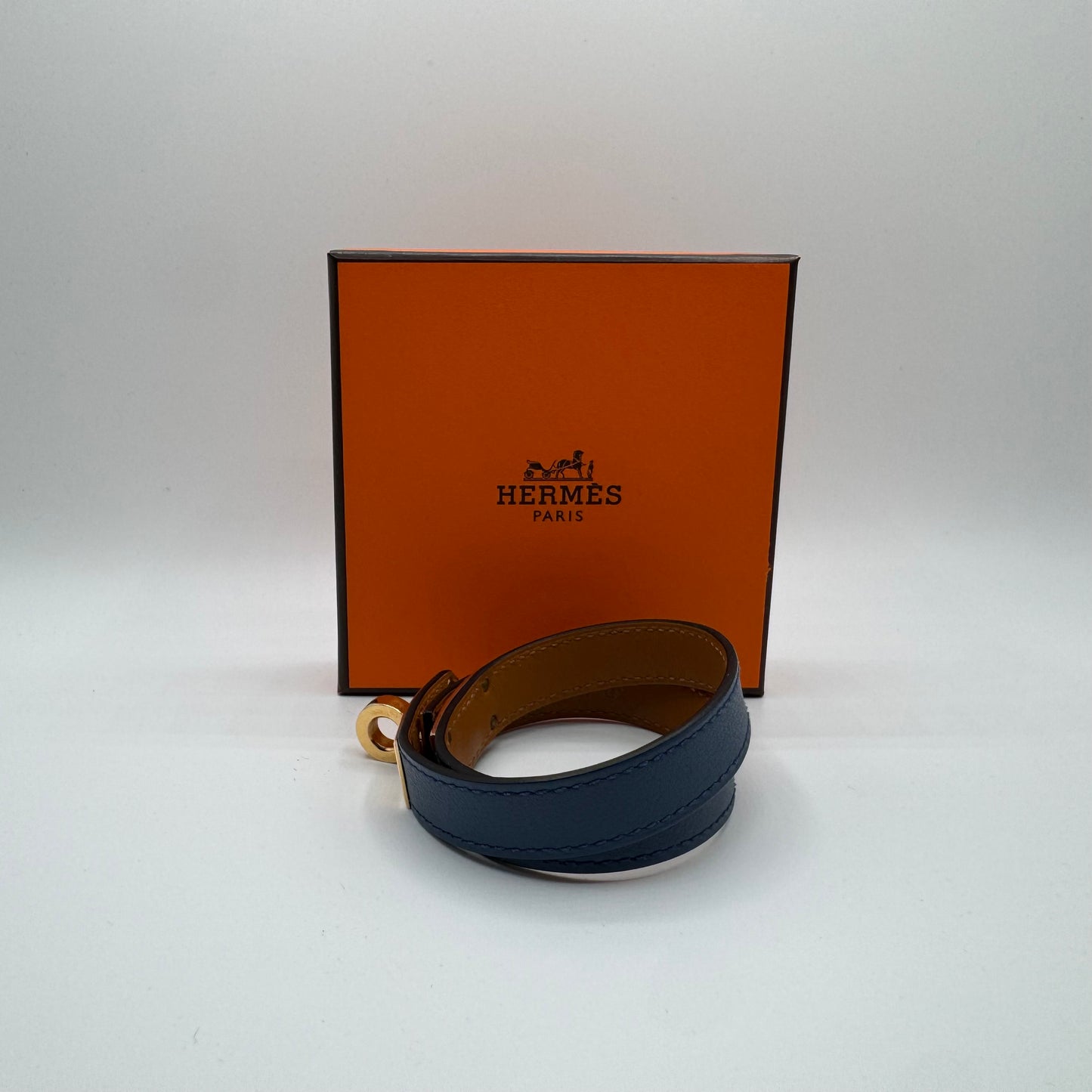 Hermès Kelly Double Tour Armband – Blau / Gold