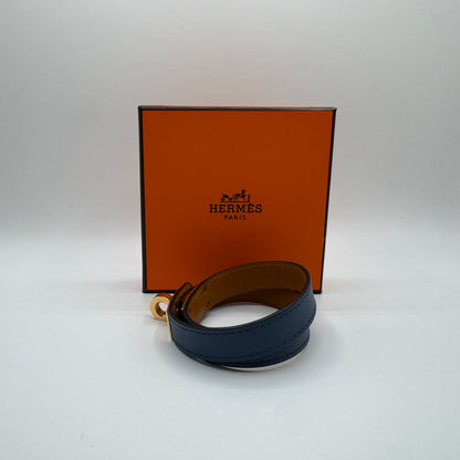 Hermès Kelly Double Tour Armband – Blau / Gold