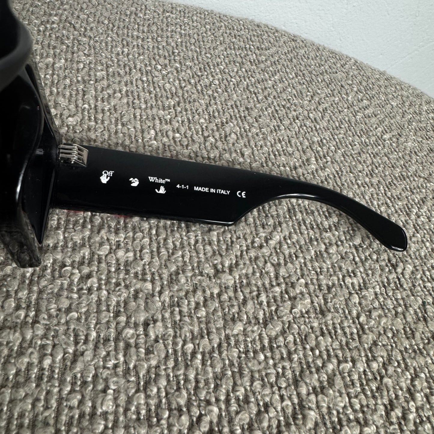 Off-White „Virgil“ Sunglasses (Black/Red)