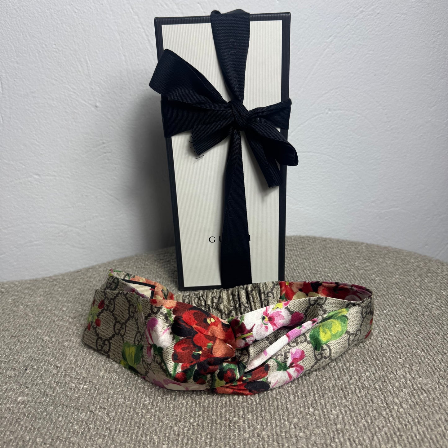Ruban de cheveux en soie imprimé GG Blooms Gucci