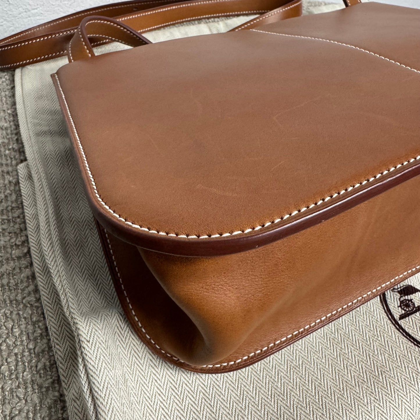 Hermès Halzan 31 Gold Leder