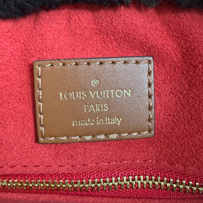 Louis Vuitton OnTheGo GM – Monogram Giant Teddy Schafsfell