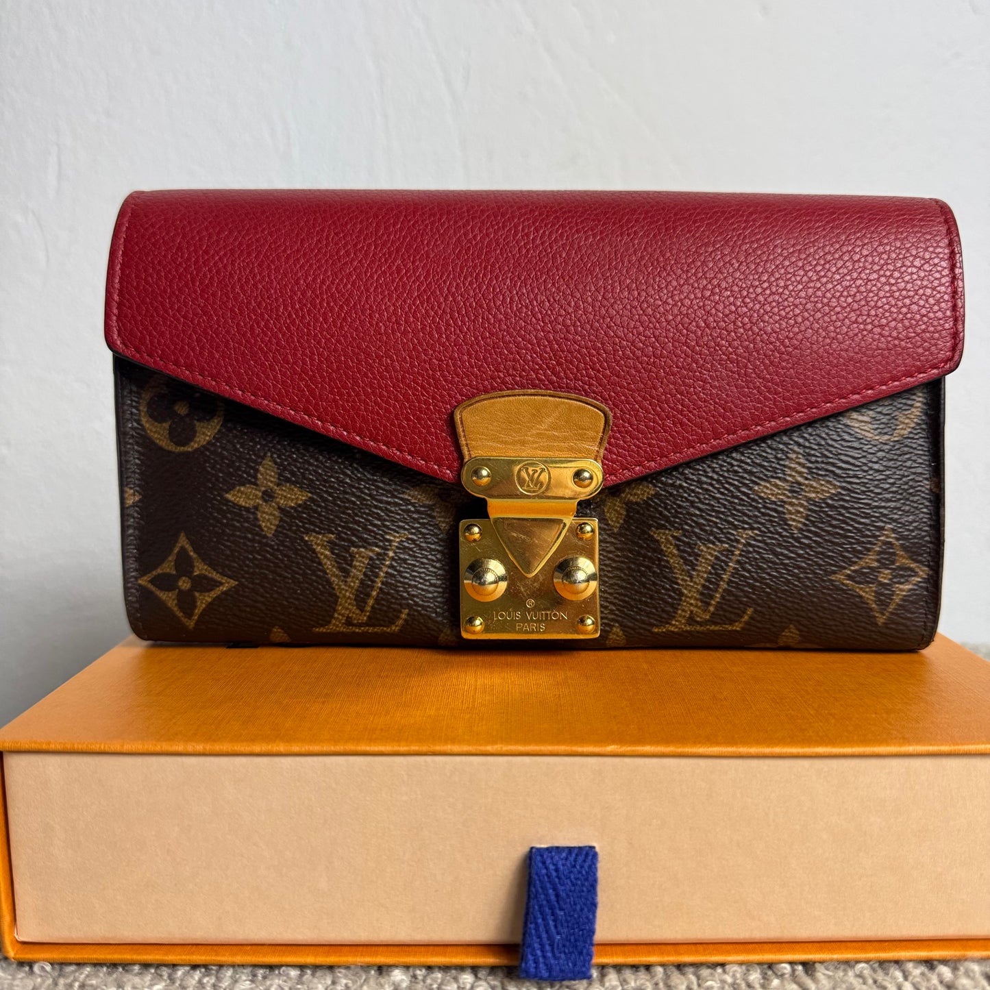 Louis Vuitton „Pallas“ Portemonnaie Monogram Rouge