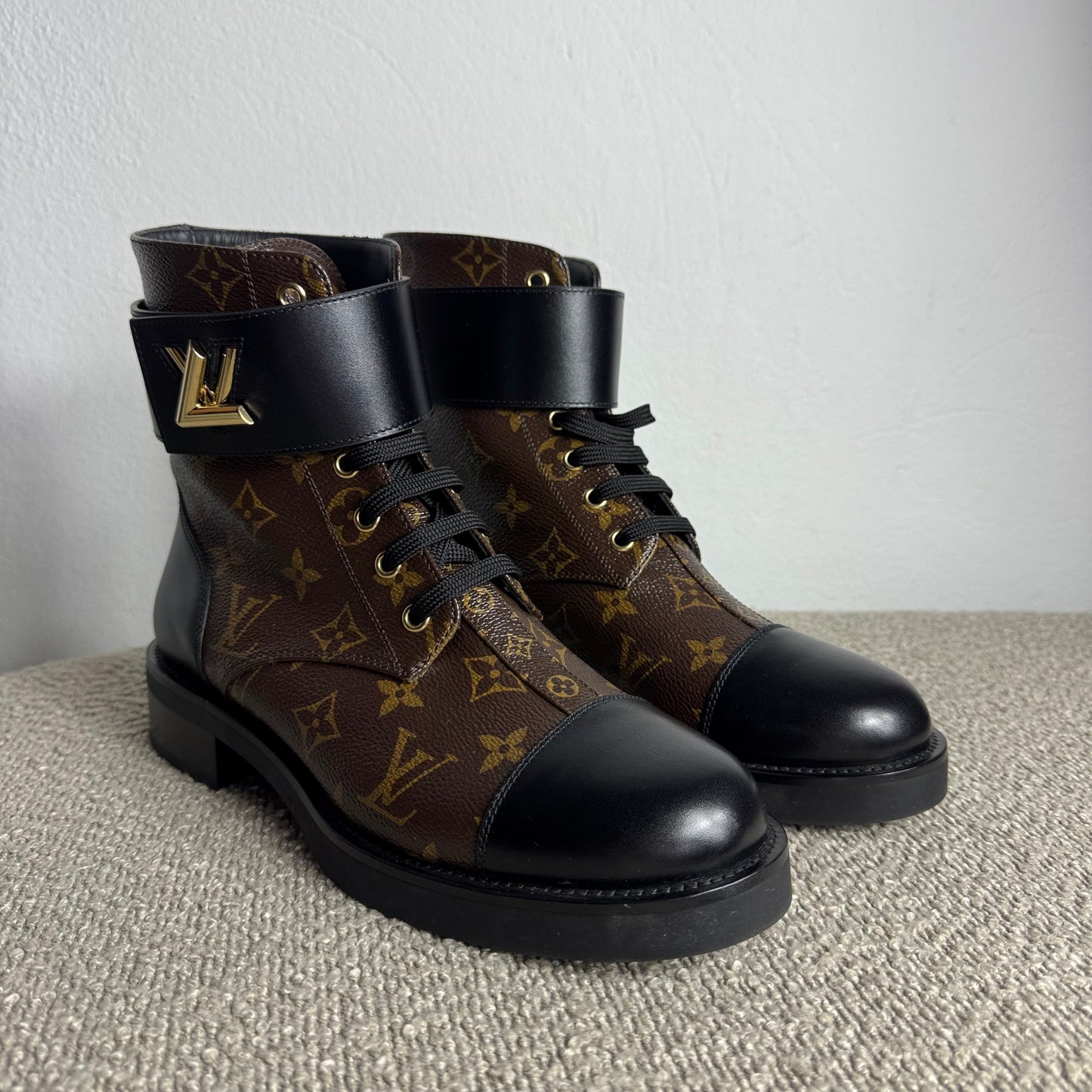 Louis Vuitton Wonderland Flat Ranger Monogram Boots – Gr. 39