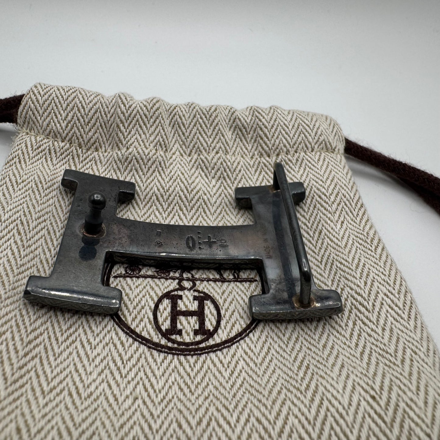 Hermès Hand-Engraved Touareg H Schnalle – Sterling Silber